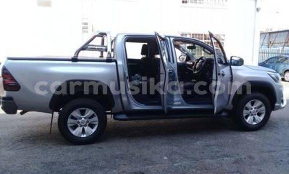 Tenga Tsaru Toyota Hilux Zvimwe Mota in Beitbridge in Matabeleland South Tenga Tsaru Toyota Hilux Zvimwe Mota in Beitbridge in Matabeleland South