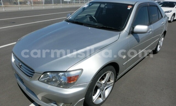 Nunua Ilio tumika Toyota Altezza Fedha Gari ndani ya Beitbridge nchini Matabeleland Kusini