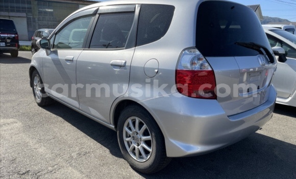 Nunua Ilio tumika Honda Fit Fedha Gari ndani ya Beitbridge nchini Matabeleland Kusini Nunua Ilio tumika Honda Fit Fedha Gari ndani ya Beitbridge nchini Matabeleland Kusini