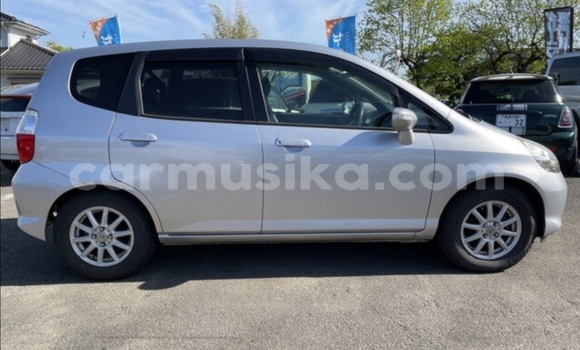 Nunua Ilio tumika Honda Fit Fedha Gari ndani ya Beitbridge nchini Matabeleland Kusini Nunua Ilio tumika Honda Fit Fedha Gari ndani ya Beitbridge nchini Matabeleland Kusini