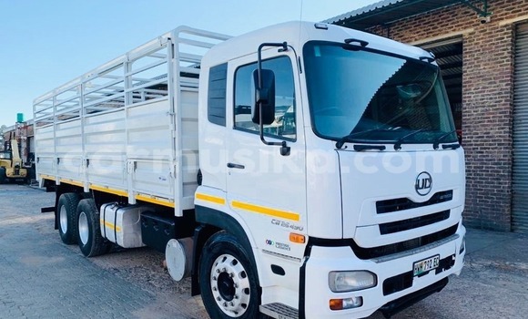 Nunua Ilio tumika Nissan UD Nyeupe Lori ndani ya Beitbridge nchini Matabeleland Kusini