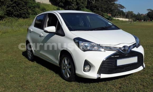 Nunua Ilio tumika Toyota Yaris Nyeupe Gari ndani ya Beitbridge nchini Matabeleland Kusini