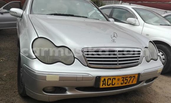 Nunua Ilio tumika Mercedes‒Benz C–Class Fedha Gari ndani ya Alexandra Park nchini Harare