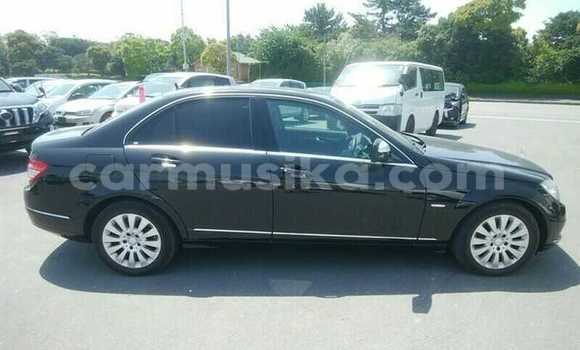 Nunua Ilio tumika Mercedes‒Benz C–Class Nyeusi Gari ndani ya Beitbridge nchini Matabeleland Kusini Nunua Ilio tumika Mercedes‒Benz C–Class Nyeusi Gari ndani ya Beitbridge nchini Matabeleland Kusini