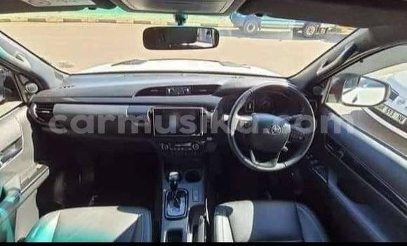 Buy Used Toyota Hilux White Car in Beitbridge in Matabeleland South Buy Used Toyota Hilux White Car in Beitbridge in Matabeleland South