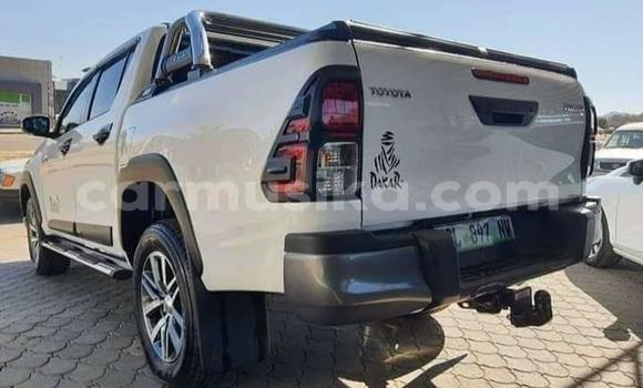 Buy Used Toyota Hilux White Car in Beitbridge in Matabeleland South Buy Used Toyota Hilux White Car in Beitbridge in Matabeleland South
