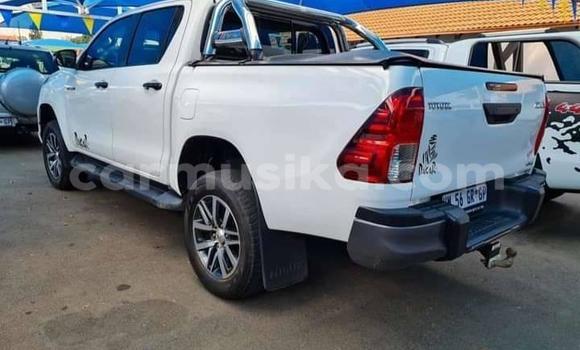 Buy Used Toyota Hilux White Car in Beitbridge in Matabeleland South Buy Used Toyota Hilux White Car in Beitbridge in Matabeleland South