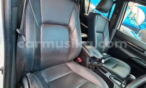 Buy Used Toyota Hilux White Car in Beitbridge in Matabeleland South Buy Used Toyota Hilux White Car in Beitbridge in Matabeleland South