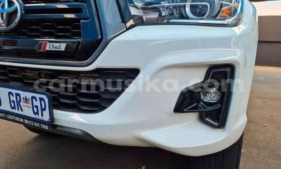 Buy Used Toyota Hilux White Car in Beitbridge in Matabeleland South Buy Used Toyota Hilux White Car in Beitbridge in Matabeleland South