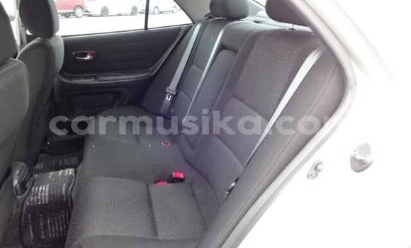 Acheter Occasion Voiture Toyota Yaris Rouge à Beitbridge, Matabeleland South Acheter Occasion Voiture Toyota Yaris Rouge à Beitbridge, Matabeleland South