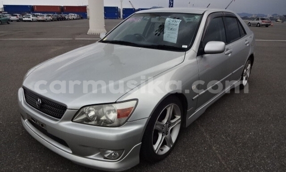 Acheter Occasion Voiture Toyota Yaris Rouge à Beitbridge, Matabeleland South Acheter Occasion Voiture Toyota Yaris Rouge à Beitbridge, Matabeleland South
