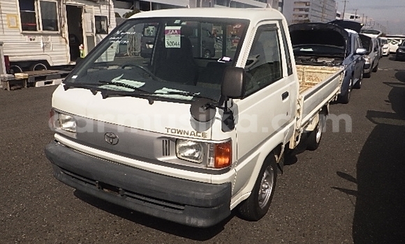 Tenga Tsaru Toyota TownAce Chena Mota in Beitbridge in Matabeleland South
