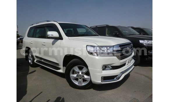 Nunua Imported Toyota Land Cruiser Nyeupe Gari ndani ya Import - Dubai nchini Harare Nunua Imported Toyota Land Cruiser Nyeupe Gari ndani ya Import - Dubai nchini Harare