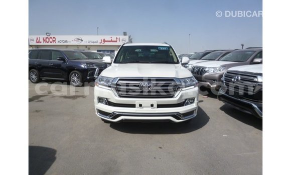 Nunua Imported Toyota Land Cruiser Nyeupe Gari ndani ya Import - Dubai nchini Harare Nunua Imported Toyota Land Cruiser Nyeupe Gari ndani ya Import - Dubai nchini Harare