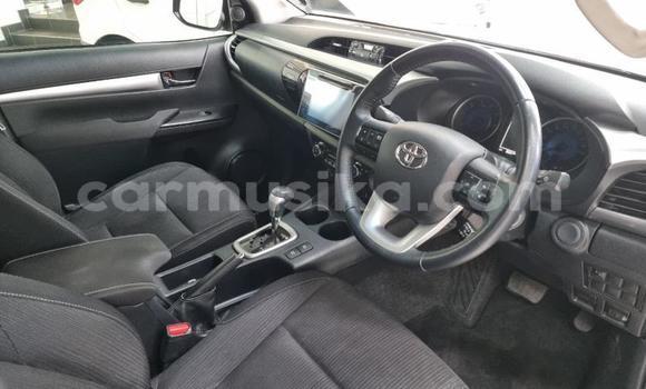 Nunua Ilio tumika Toyota Hilux Fedha Gari ndani ya Beitbridge nchini Matabeleland Kusini Nunua Ilio tumika Toyota Hilux Fedha Gari ndani ya Beitbridge nchini Matabeleland Kusini