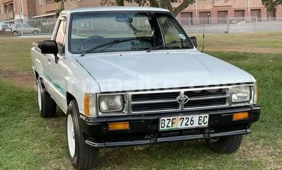 Buy Used Toyota Hilux White Car in Beitbridge in Matabeleland South Buy Used Toyota Hilux White Car in Beitbridge in Matabeleland South