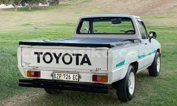 Buy Used Toyota Hilux White Car in Beitbridge in Matabeleland South Buy Used Toyota Hilux White Car in Beitbridge in Matabeleland South