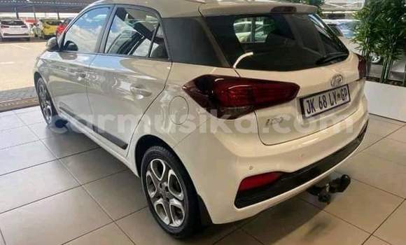 Buy Used Hyundai i20 White Car in Beitbridge in Matabeleland South Buy Used Hyundai i20 White Car in Beitbridge in Matabeleland South