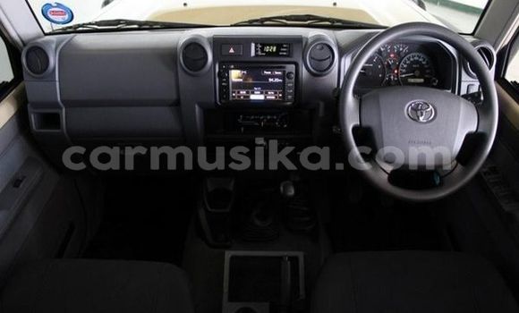 Tenga Tsaru Toyota Land Cruiser Bhurawuni Mota in Beitbridge in Matabeleland South Tenga Tsaru Toyota Land Cruiser Bhurawuni Mota in Beitbridge in Matabeleland South