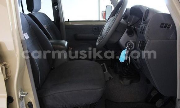 Tenga Tsaru Toyota Land Cruiser Bhurawuni Mota in Beitbridge in Matabeleland South Tenga Tsaru Toyota Land Cruiser Bhurawuni Mota in Beitbridge in Matabeleland South