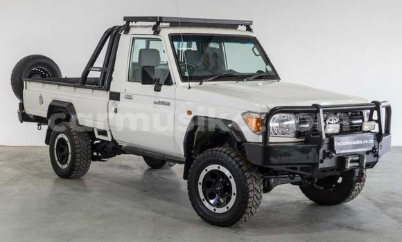 Nunua Ilio tumika Toyota Land Cruiser Nyeupe Gari ndani ya Beitbridge nchini Matabeleland Kusini