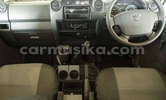 Nunua Ilio tumika Toyota Land Cruiser Nyeupe Gari ndani ya Beitbridge nchini Matabeleland Kusini Nunua Ilio tumika Toyota Land Cruiser Nyeupe Gari ndani ya Beitbridge nchini Matabeleland Kusini