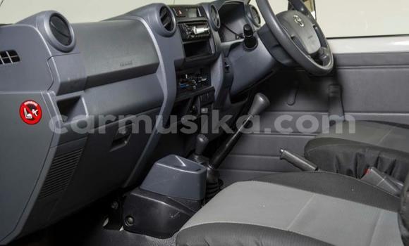 Nunua Ilio tumika Toyota Land Cruiser Nyeupe Gari ndani ya Beitbridge nchini Matabeleland Kusini Nunua Ilio tumika Toyota Land Cruiser Nyeupe Gari ndani ya Beitbridge nchini Matabeleland Kusini