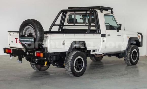 Nunua Ilio tumika Toyota Land Cruiser Nyeupe Gari ndani ya Beitbridge nchini Matabeleland Kusini Nunua Ilio tumika Toyota Land Cruiser Nyeupe Gari ndani ya Beitbridge nchini Matabeleland Kusini