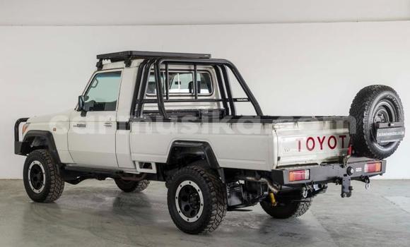 Nunua Ilio tumika Toyota Land Cruiser Nyeupe Gari ndani ya Beitbridge nchini Matabeleland Kusini Nunua Ilio tumika Toyota Land Cruiser Nyeupe Gari ndani ya Beitbridge nchini Matabeleland Kusini