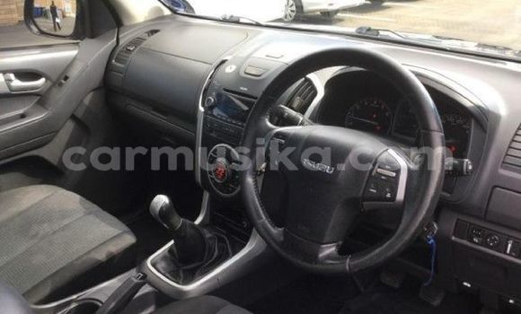 Nunua Ilio tumika Isuzu KB Fedha Gari ndani ya Beitbridge nchini Matabeleland Kusini Nunua Ilio tumika Isuzu KB Fedha Gari ndani ya Beitbridge nchini Matabeleland Kusini