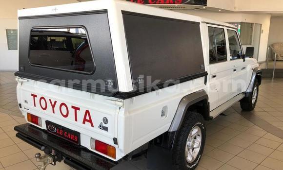 Buy Used Toyota Land Cruiser White Car in Beitbridge in Matabeleland South