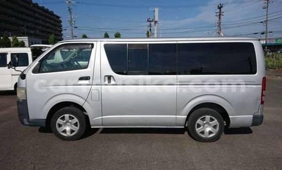 Nunua Ilio tumika Toyota Hiace Fedha Gari ndani ya Beitbridge nchini Matabeleland Kusini