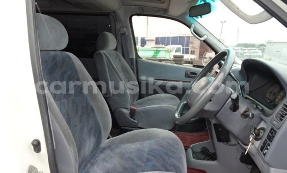 Tenga Tsaru Toyota Granvia Zvimwe Mota in Beitbridge in Matabeleland South Tenga Tsaru Toyota Granvia Zvimwe Mota in Beitbridge in Matabeleland South