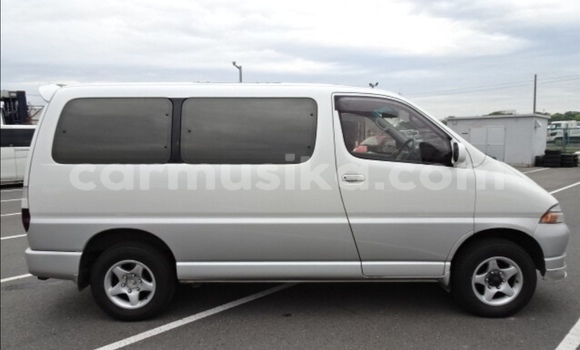 Tenga Tsaru Toyota Granvia Zvimwe Mota in Beitbridge in Matabeleland South Tenga Tsaru Toyota Granvia Zvimwe Mota in Beitbridge in Matabeleland South