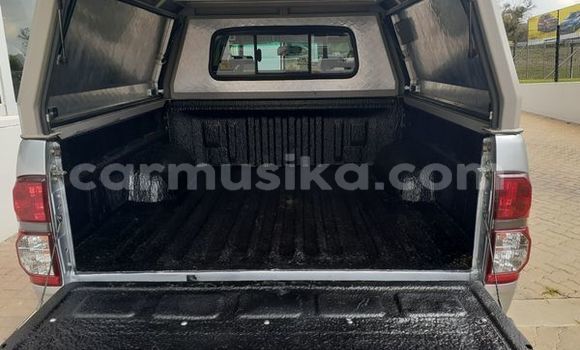 Buy Used Toyota Hilux Silver Car in Beitbridge in Matabeleland South Buy Used Toyota Hilux Silver Car in Beitbridge in Matabeleland South