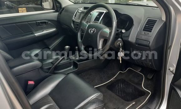 Buy Used Toyota Hilux Silver Car in Beitbridge in Matabeleland South Buy Used Toyota Hilux Silver Car in Beitbridge in Matabeleland South