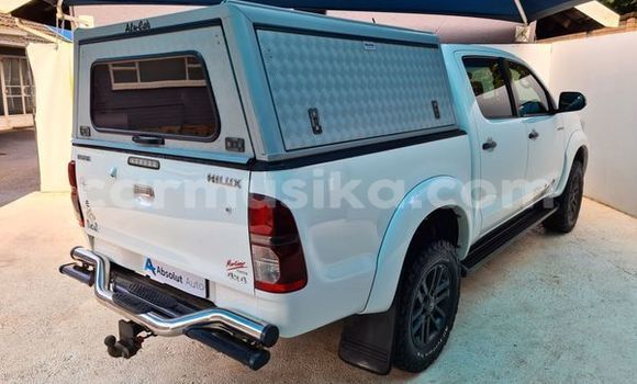 Tenga Tsaru Toyota Hilux Chena Mota in Beitbridge in Matabeleland South Tenga Tsaru Toyota Hilux Chena Mota in Beitbridge in Matabeleland South