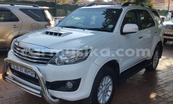 Tenga Tsaru Toyota Fortuner Chena Mota in Beitbridge in Matabeleland South Tenga Tsaru Toyota Fortuner Chena Mota in Beitbridge in Matabeleland South