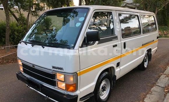 Buy Used Toyota Hiace White Car in Beitbridge in Matabeleland South Buy Used Toyota Hiace White Car in Beitbridge in Matabeleland South