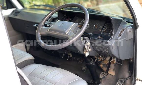 Buy Used Toyota Hiace White Car in Beitbridge in Matabeleland South Buy Used Toyota Hiace White Car in Beitbridge in Matabeleland South