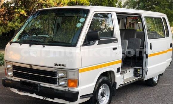Buy Used Toyota Hiace White Car in Beitbridge in Matabeleland South Buy Used Toyota Hiace White Car in Beitbridge in Matabeleland South