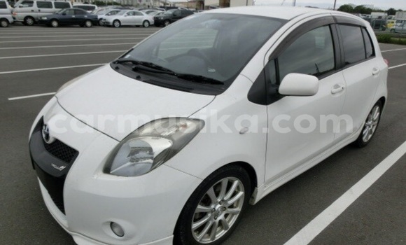 Buy Used Toyota Vitz White Car in Beitbridge in Matabeleland South