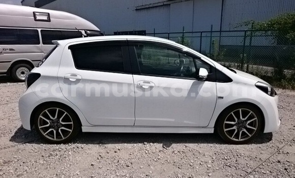 Tenga Tsaru Toyota Vitz Chena Mota in Beitbridge in Matabeleland South Tenga Tsaru Toyota Vitz Chena Mota in Beitbridge in Matabeleland South