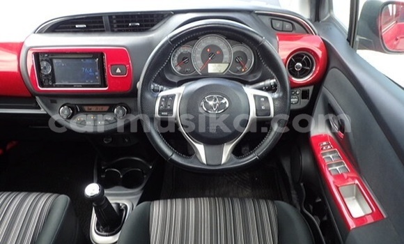 Acheter Occasion Voiture Toyota Vitz Rouge à Beitbridge, Matabeleland South Acheter Occasion Voiture Toyota Vitz Rouge à Beitbridge, Matabeleland South