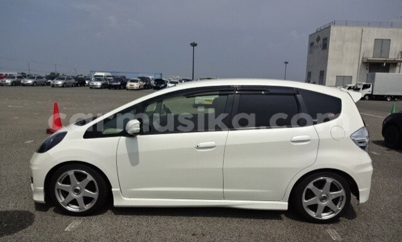 Buy Used Honda Fit White Car in Beitbridge in Matabeleland South Buy Used Honda Fit White Car in Beitbridge in Matabeleland South