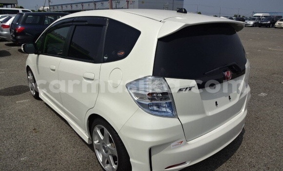 Buy Used Honda Fit White Car in Beitbridge in Matabeleland South Buy Used Honda Fit White Car in Beitbridge in Matabeleland South