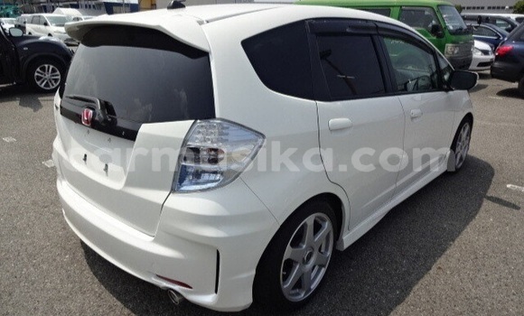 Buy Used Honda Fit White Car in Beitbridge in Matabeleland South Buy Used Honda Fit White Car in Beitbridge in Matabeleland South