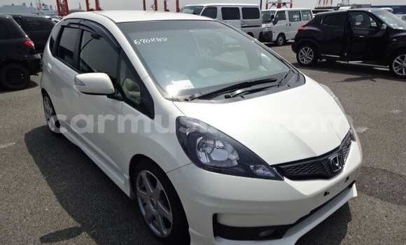 Buy Used Honda Fit White Car in Beitbridge in Matabeleland South Buy Used Honda Fit White Car in Beitbridge in Matabeleland South