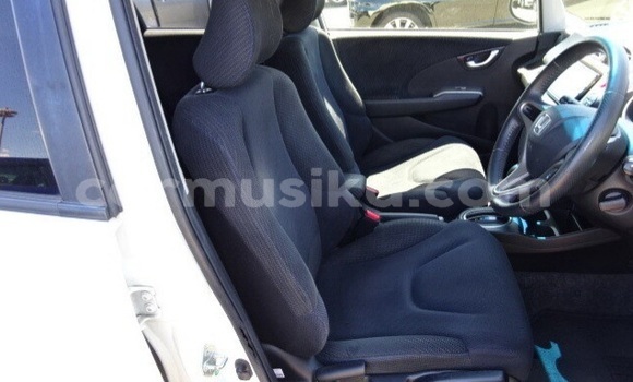 Buy Used Honda Fit White Car in Beitbridge in Matabeleland South Buy Used Honda Fit White Car in Beitbridge in Matabeleland South