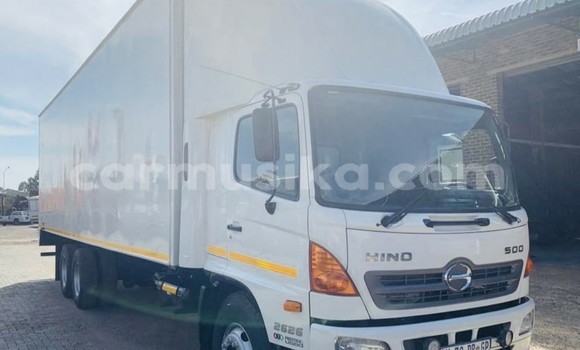 Buy Used Hino 300 Series White Truck in Beitbridge in Matabeleland South
